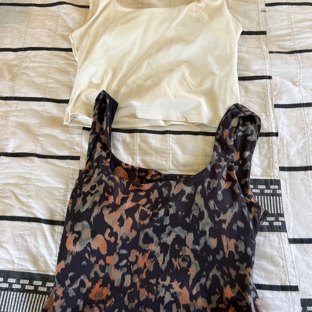 Fabletics Oasis twist built in bra tank lot WORN ONCE